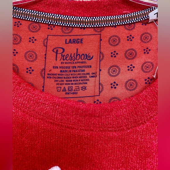 NC State Wolf patch sweater NWOT - Picture 5 of 5